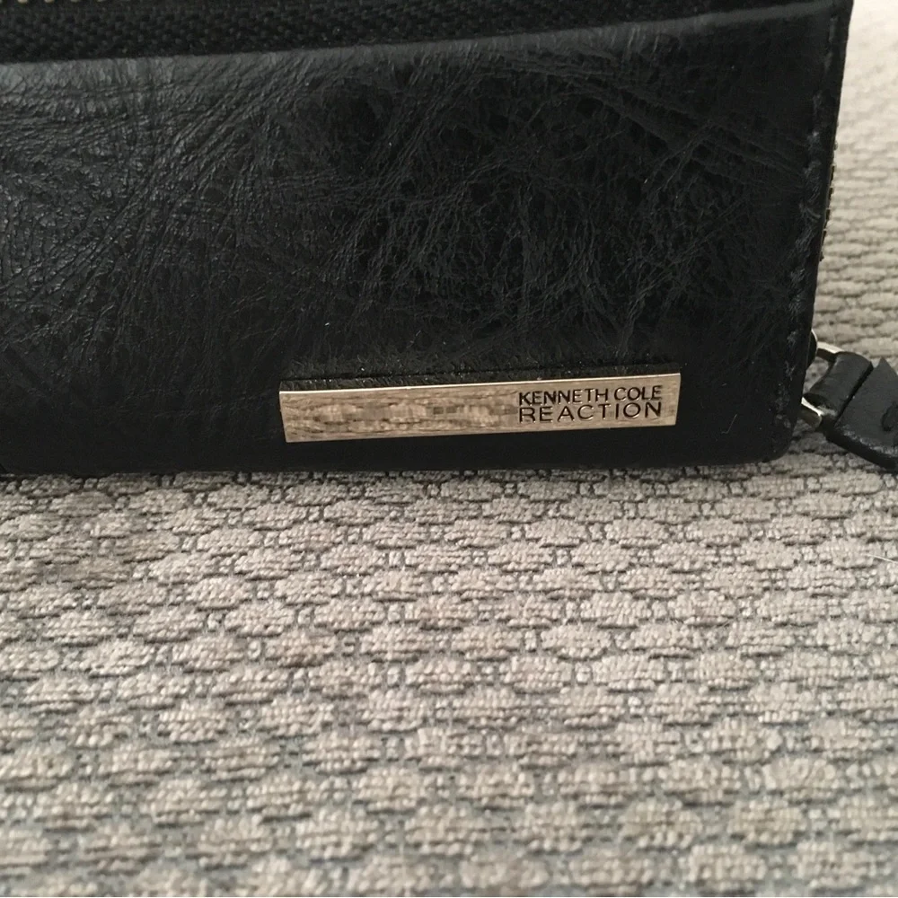 Kenneth Cole Reaction Women's Zip Wallet with Gold Hardware